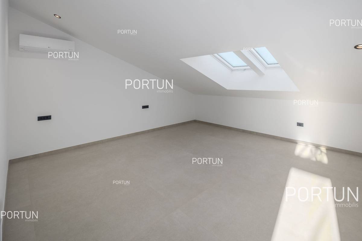 Stunning view to the sea, large terrace, definitely the right apartment in Rovinj - 10621 006