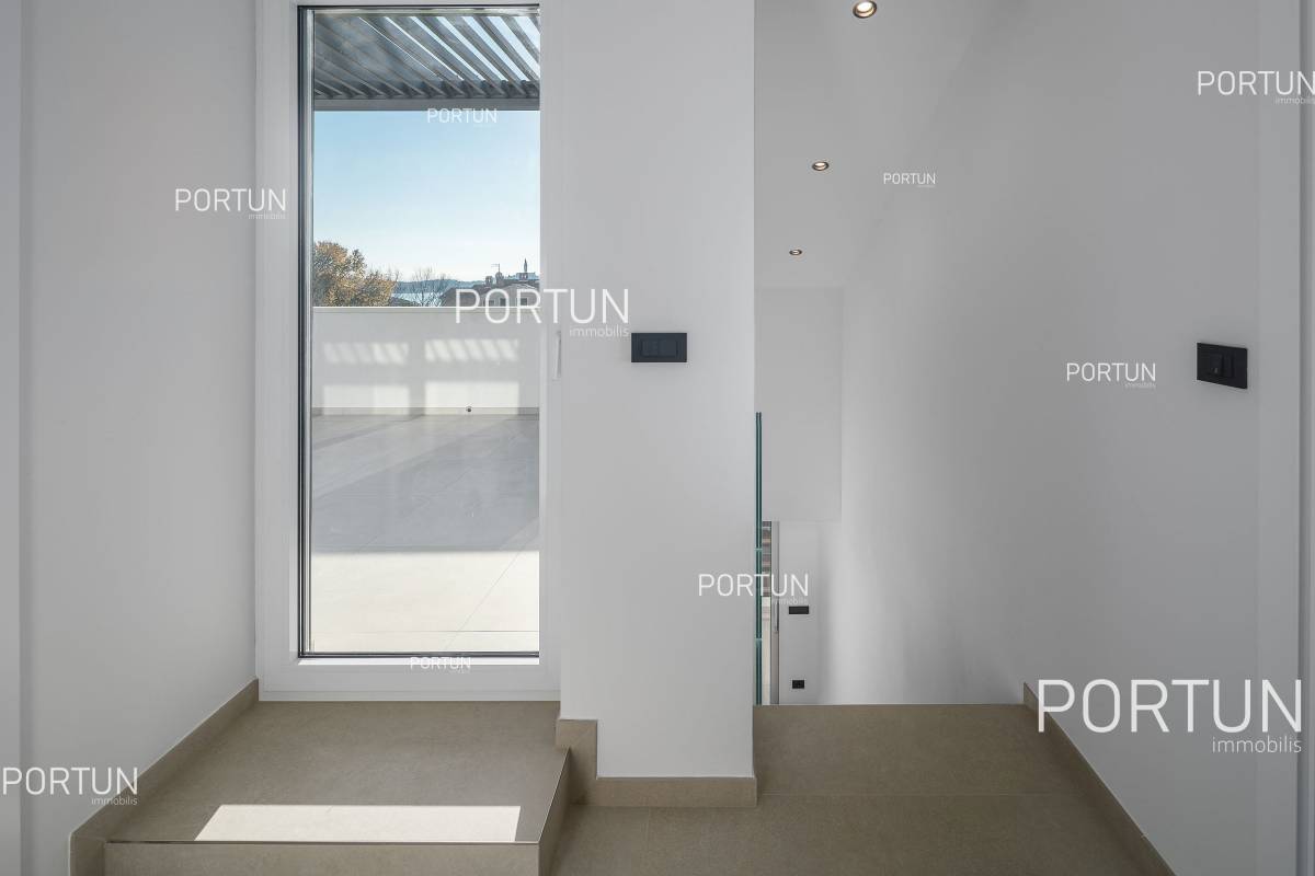 Stunning view to the sea, large terrace, definitely the right apartment in Rovinj - 10621 008