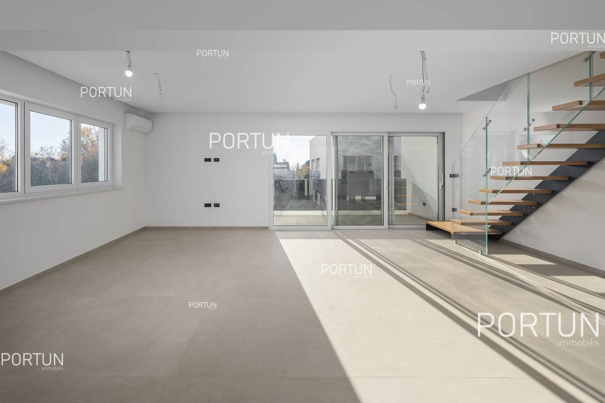 Stunning view to the sea, large terrace, definitely the right apartment in Rovinj - 10621 010