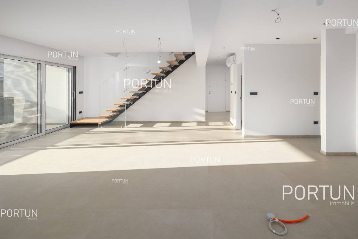 Stunning view to the sea, large terrace, definitely the right apartment in Rovinj - 10621 011