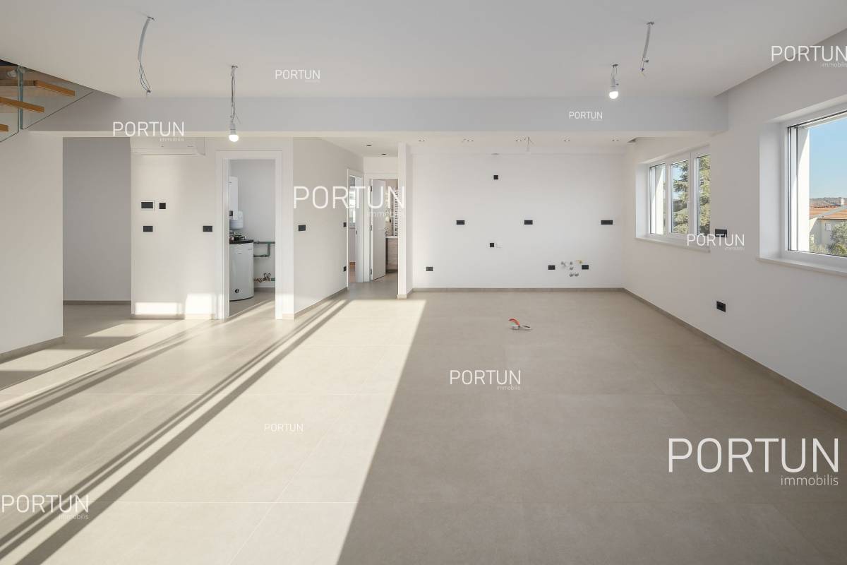 Stunning view to the sea, large terrace, definitely the right apartment in Rovinj - 10621 012
