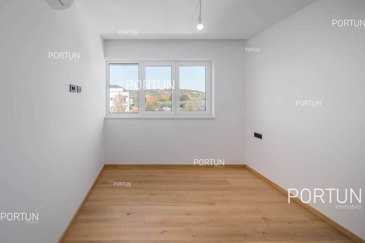Stunning view to the sea, large terrace, definitely the right apartment in Rovinj - 10621 013