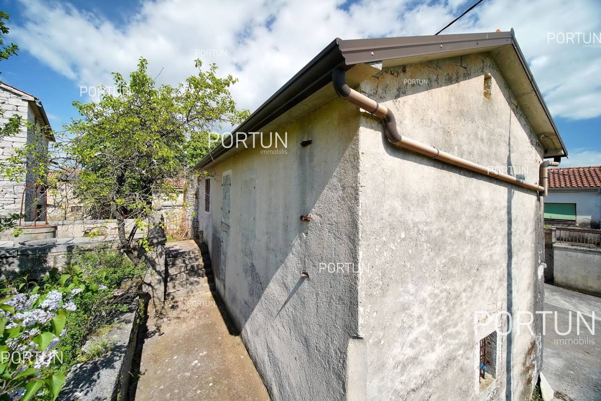 Stone house For Sale Near Tinjan 863 06