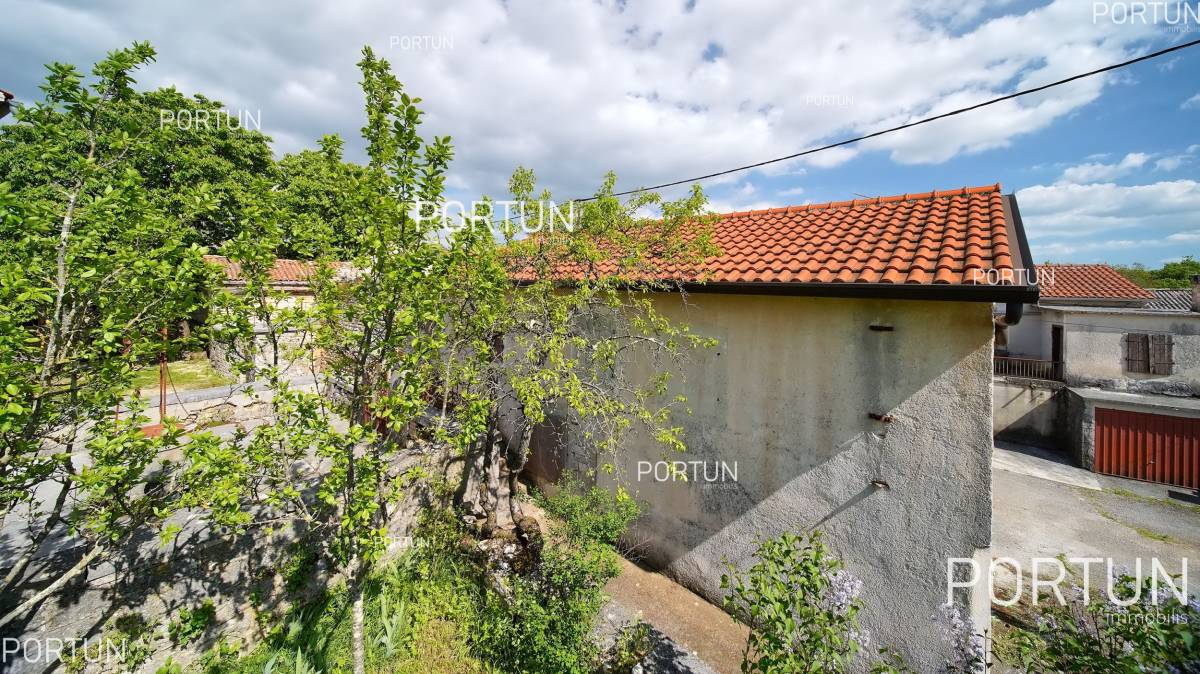Stone house For Sale Near Tinjan 863 07