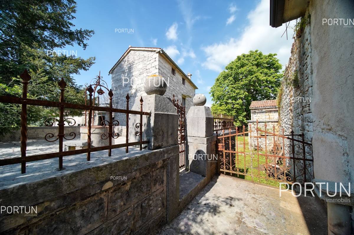 Stone house For Sale Near Tinjan 863 08