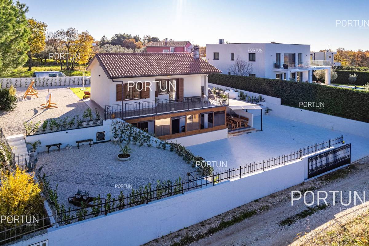 House with 2 apartments in Istria close to the Slovenian border - 20880 003x