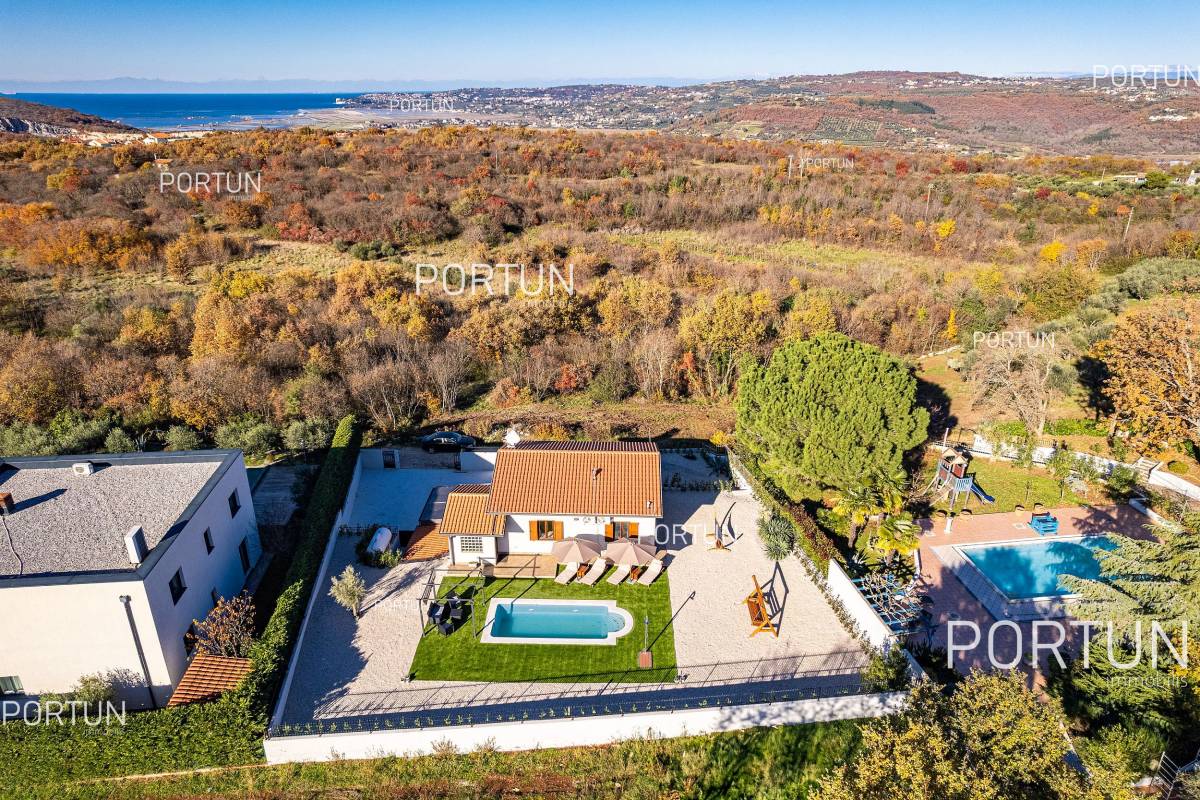 House with 2 apartments in Istria close to the Slovenian border - 20880 005x