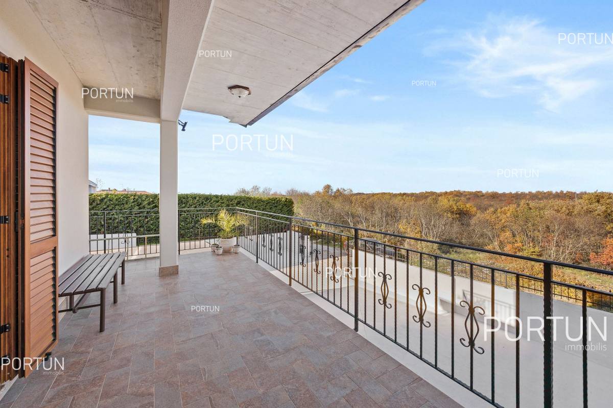 House with 2 apartments in Istria close to the Slovenian border - 20880 016x