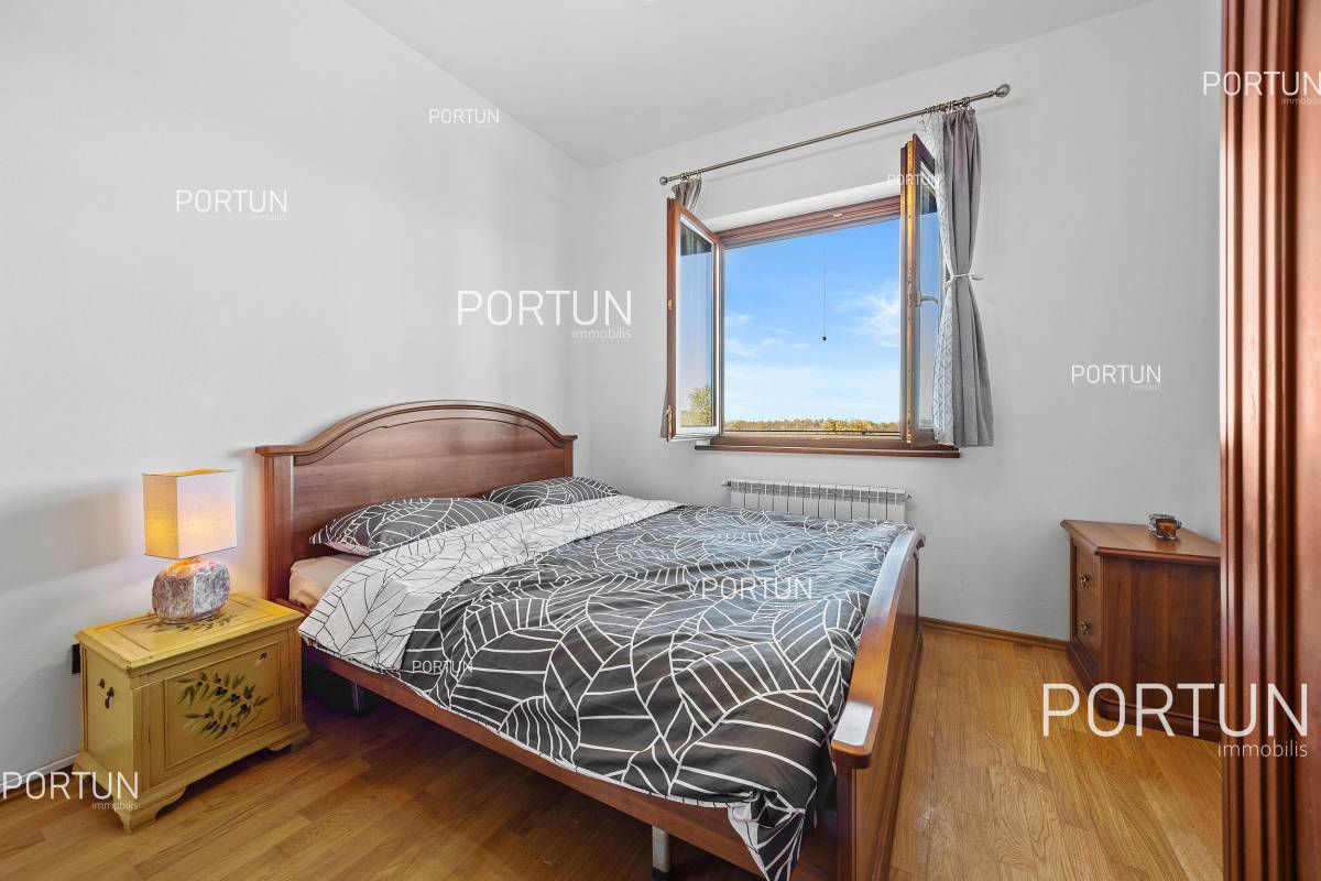 House with 2 apartments in Istria close to the Slovenian border - 20880 020x