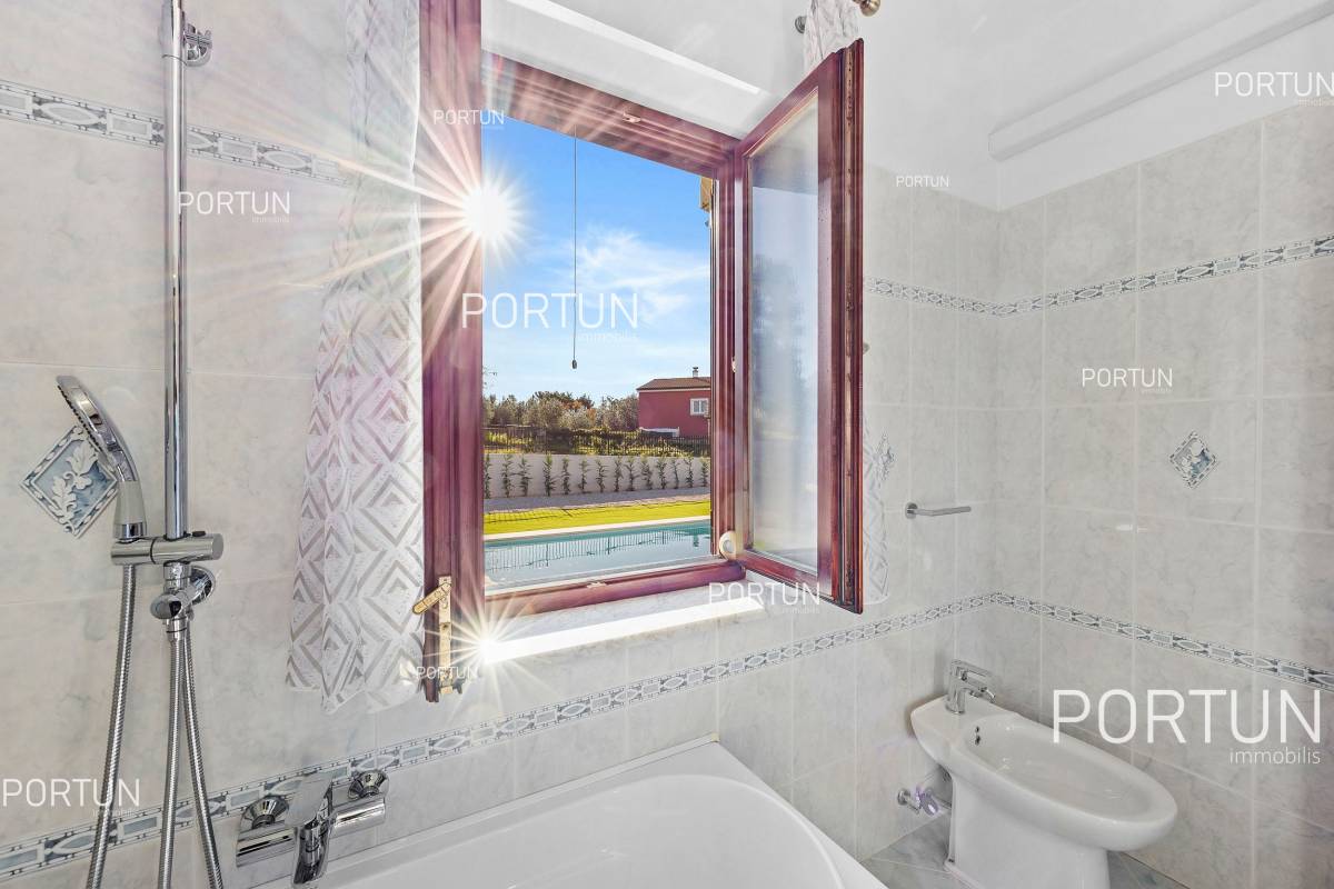 House with 2 apartments in Istria close to the Slovenian border - 20880 023x