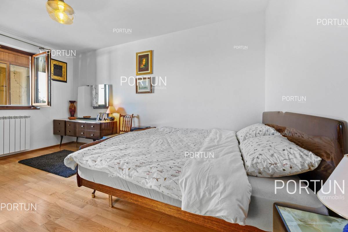 House with 2 apartments in Istria close to the Slovenian border - 20880 026x
