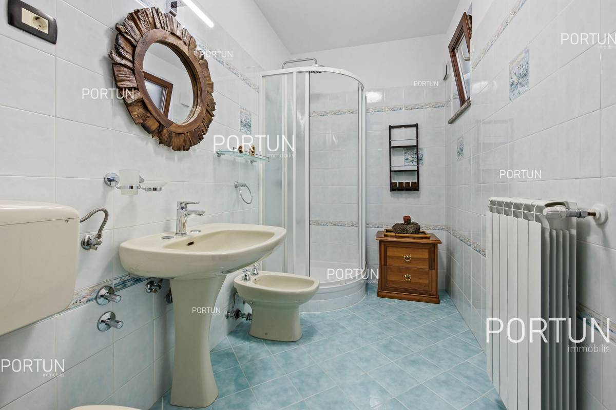 House with 2 apartments in Istria close to the Slovenian border - 20880 027x