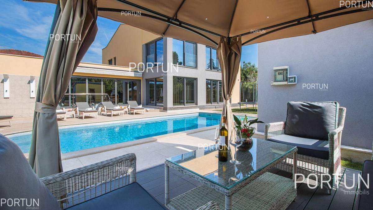 Modern villa with swimming pool close to the beach in Istria  06