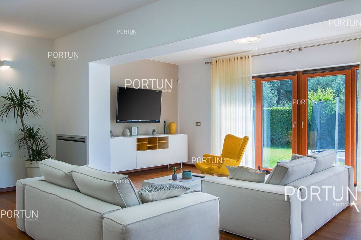 Modern villa with swimming pool close to the beach in Istria  11