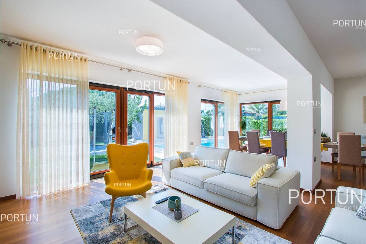 Modern villa with swimming pool close to the beach in Istria  12