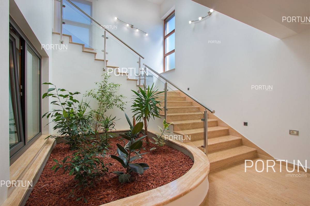 Modern villa with swimming pool close to the beach in Istria  25