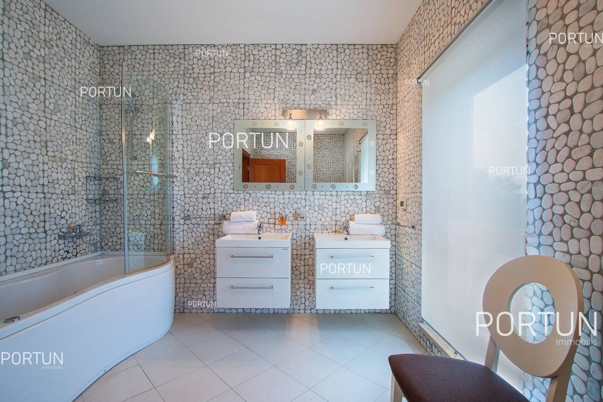 Modern villa with swimming pool close to the beach in Istria  31