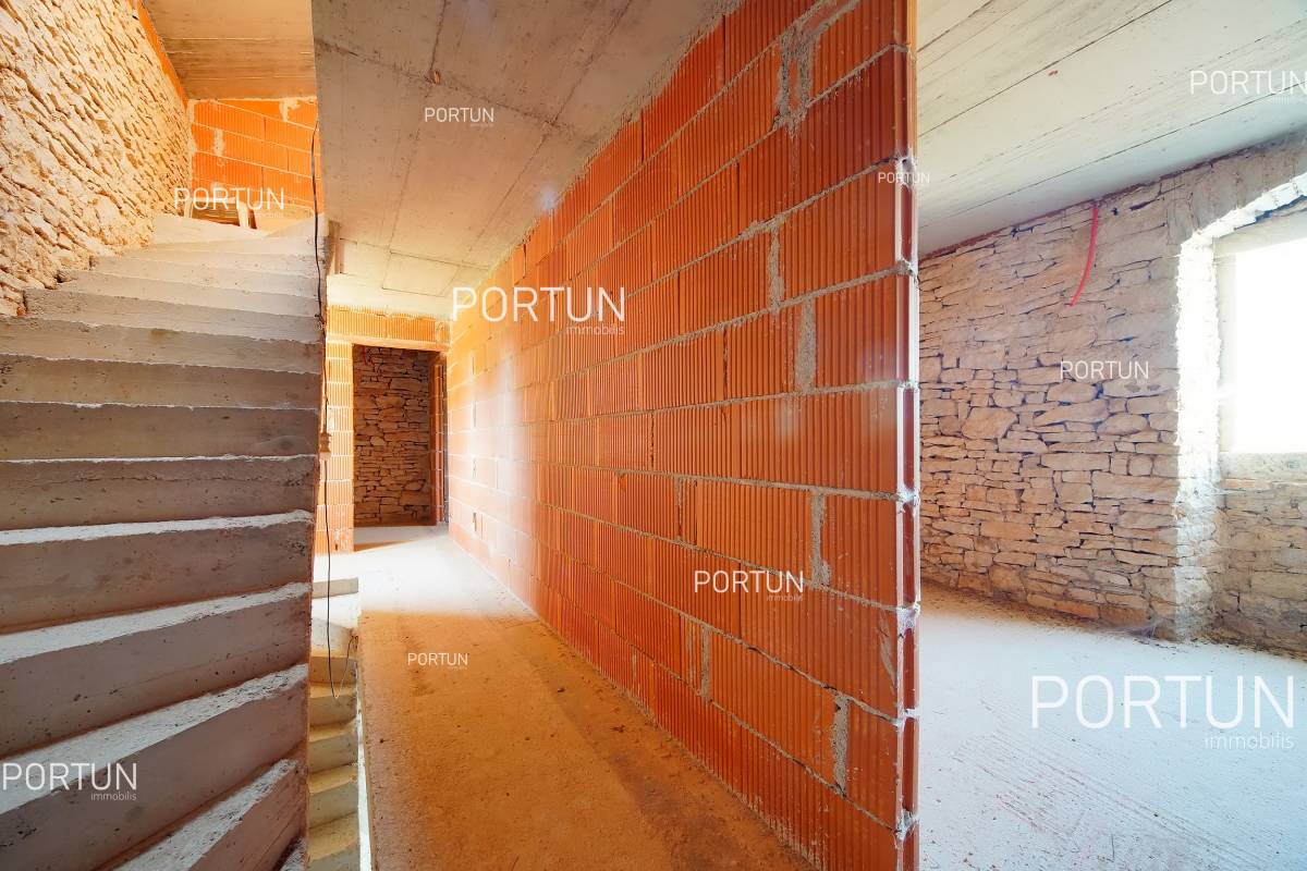 Stone house for renovation not far from Vodnjan, Istria 20863 12