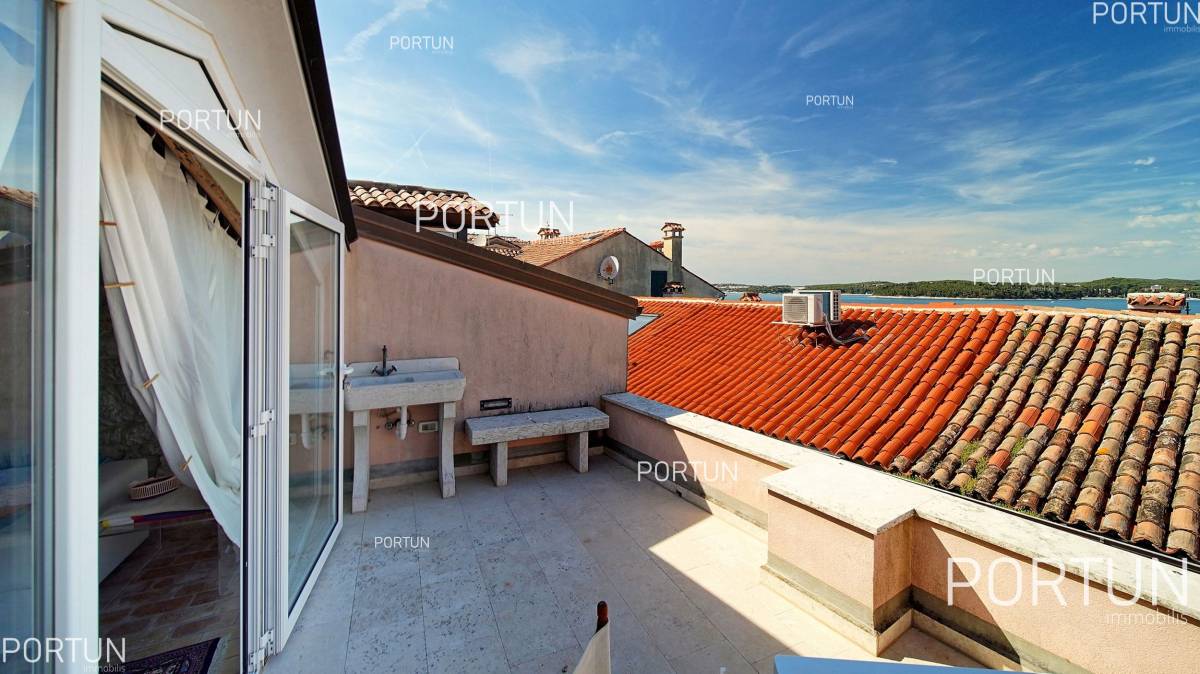 Renovated stone house in the second row from the sea in Rovinj 06