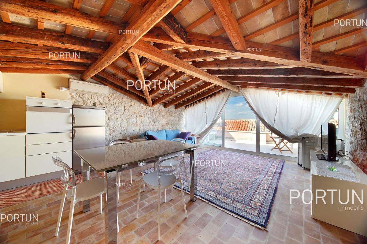 Renovated stone house in the second row from the sea in Rovinj 08