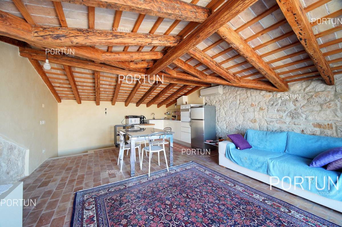 Renovated stone house in the second row from the sea in Rovinj 09