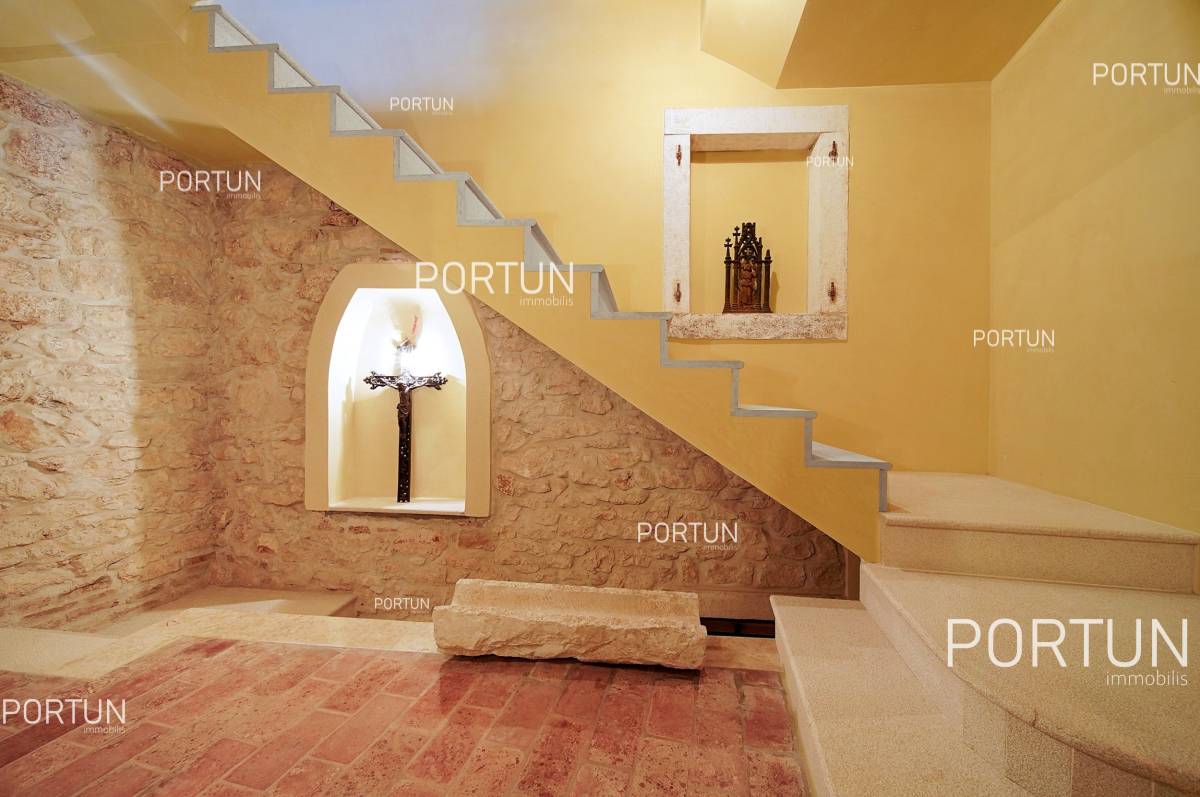 Renovated stone house in the second row from the sea in Rovinj 12