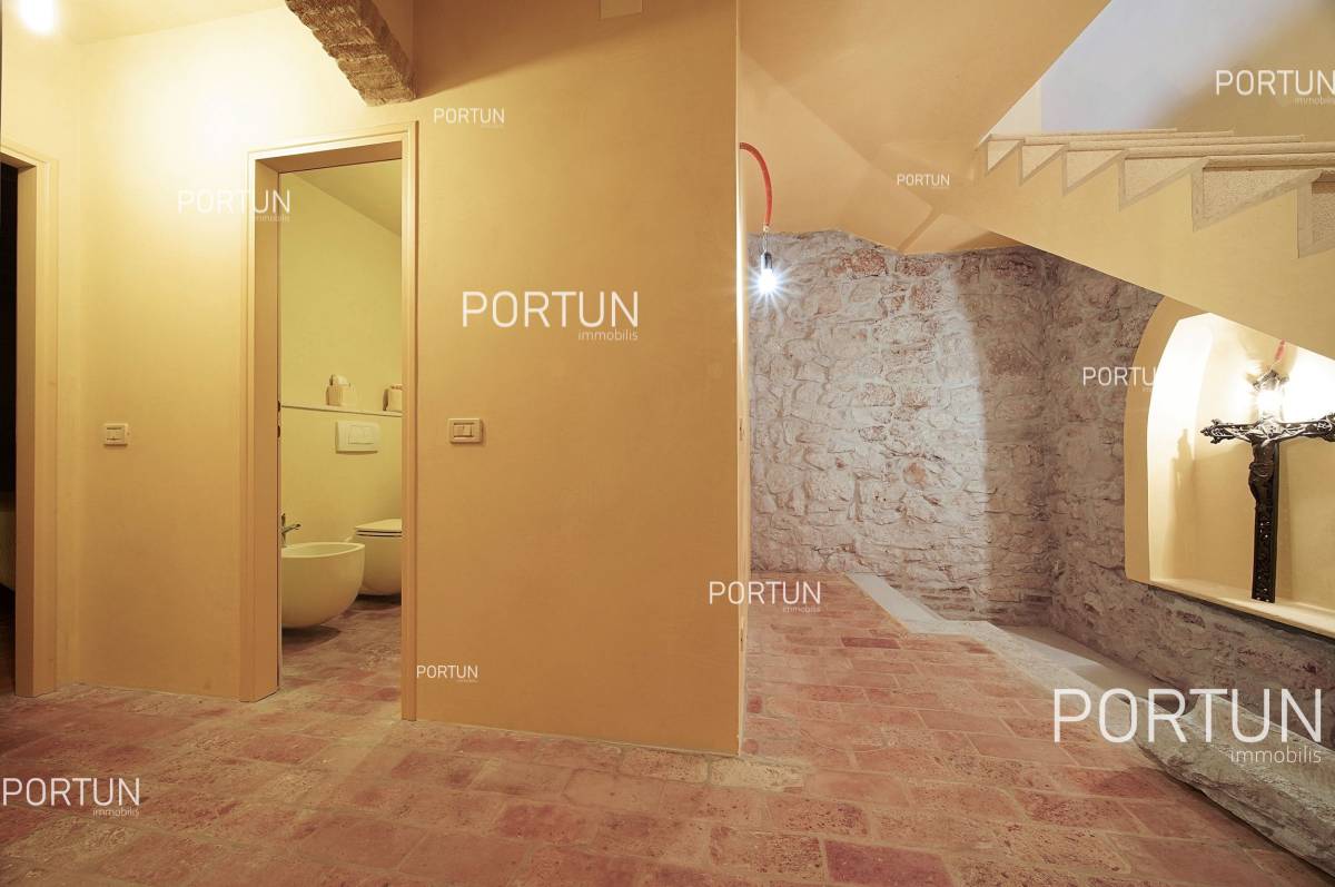 Renovated stone house in the second row from the sea in Rovinj 13