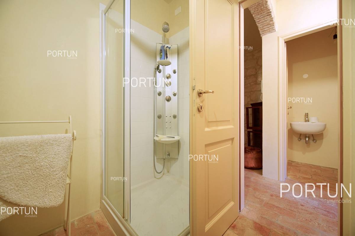 Renovated stone house in the second row from the sea in Rovinj 16