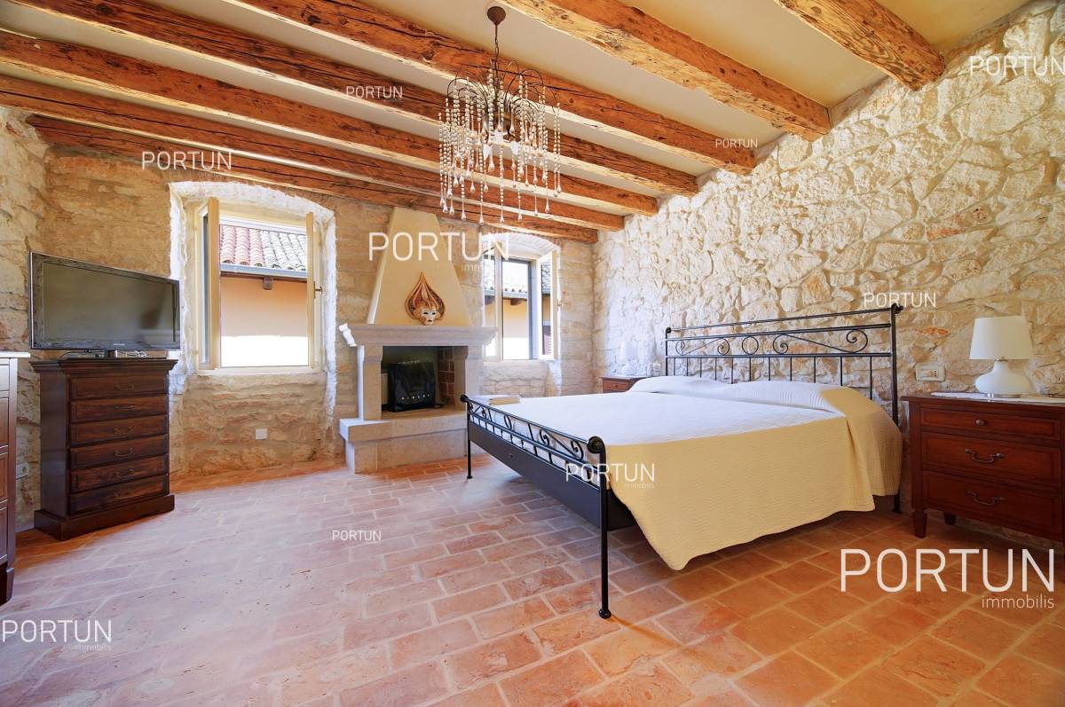 Renovated stone house in the second row from the sea in Rovinj 17