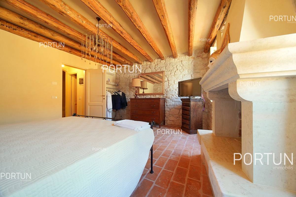 Renovated stone house in the second row from the sea in Rovinj 19