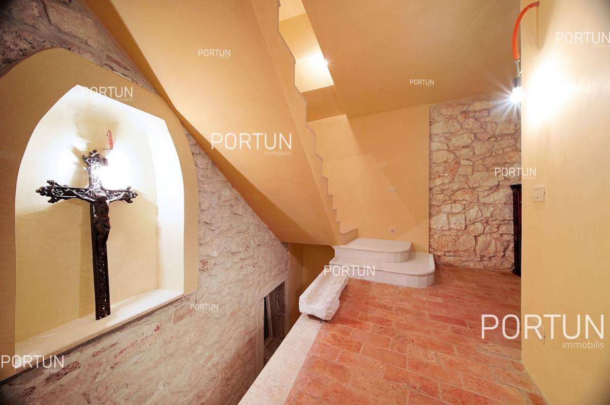 Renovated stone house in the second row from the sea in Rovinj 20