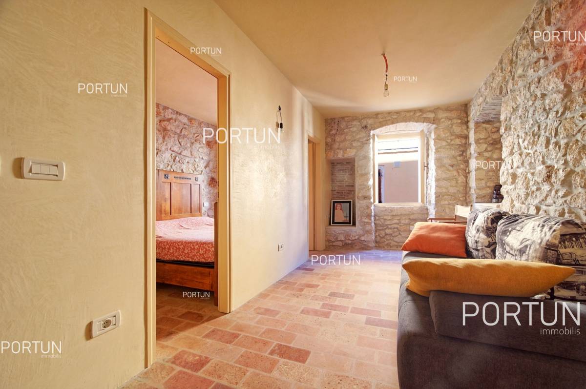 Renovated stone house in the second row from the sea in Rovinj 23
