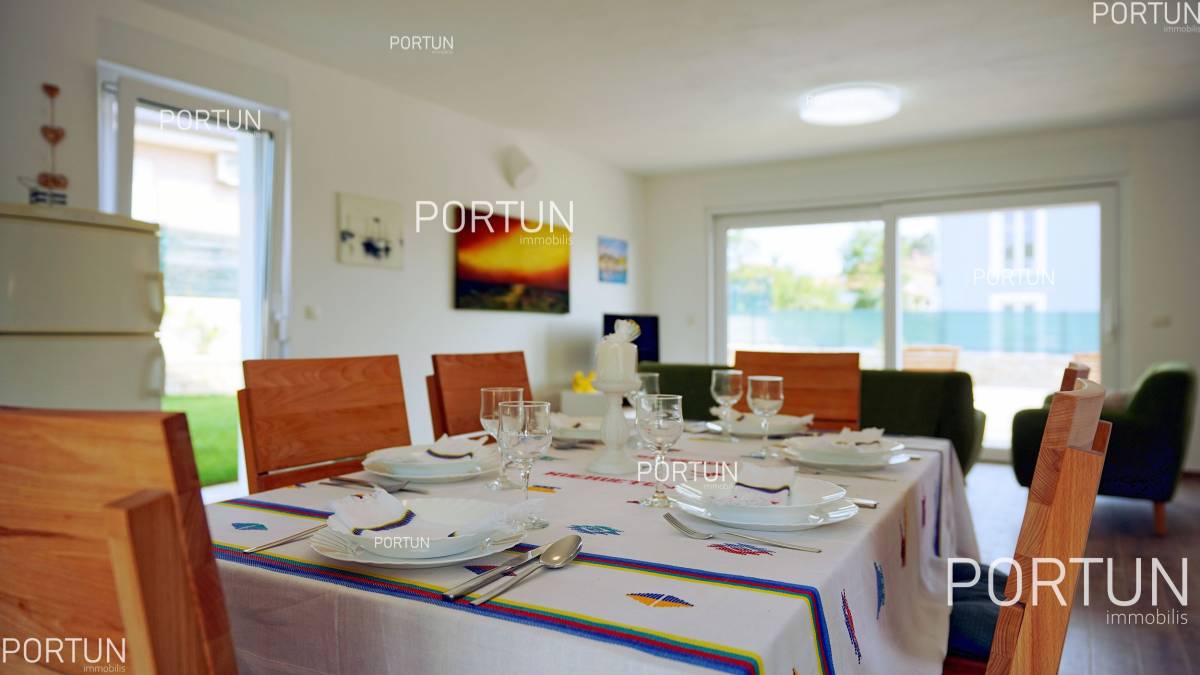 House with swimming pool in the surroundings of Rovinj 20857 010