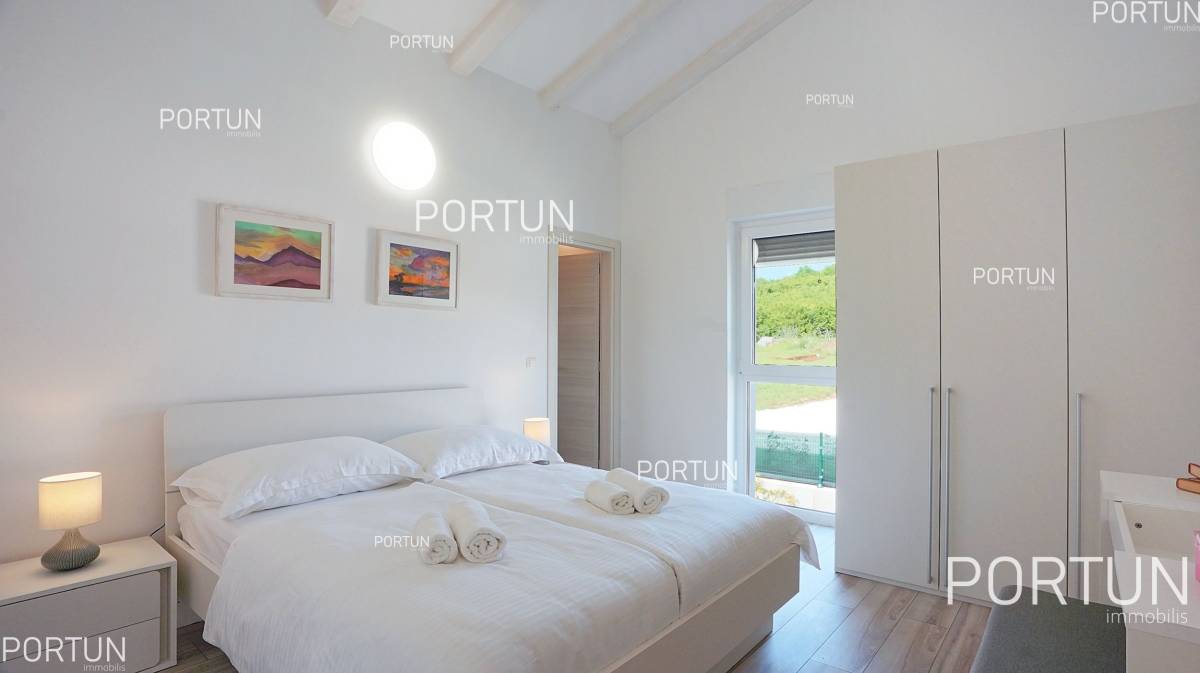 House with swimming pool in the surroundings of Rovinj 20857 015