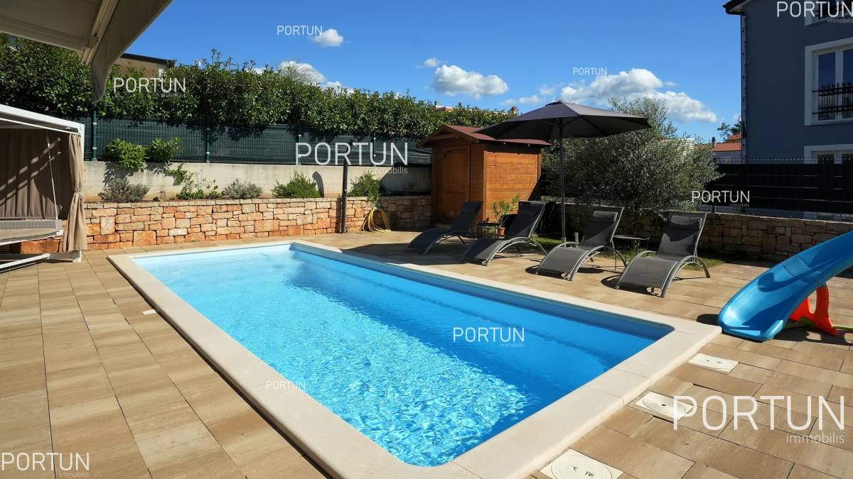 House with swimming pool in the surroundings of Rovinj 20857 025