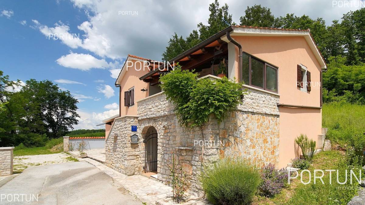 Charming stone house with two apartments in the central Istria 20856  001
