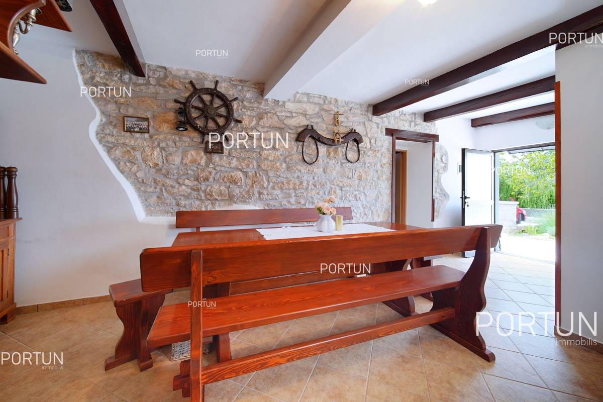 Charming stone house with two apartments in the central Istria 20856  004