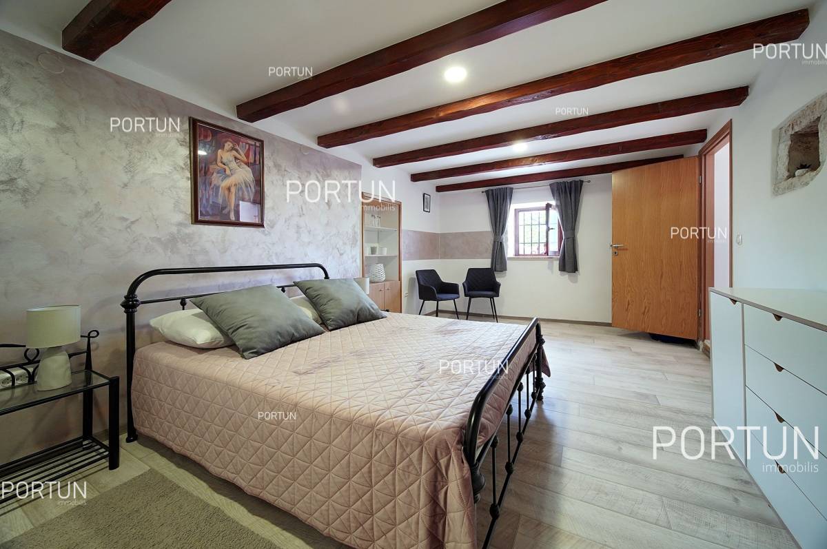 Charming stone house with two apartments in the central Istria 20856  008