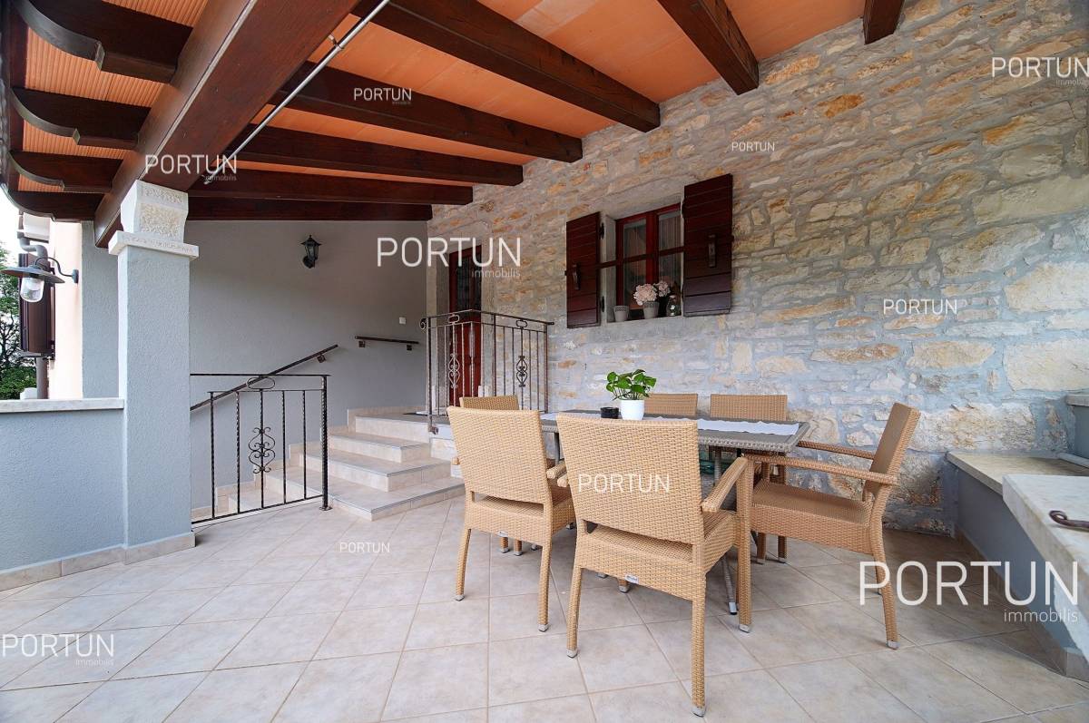 Charming stone house with two apartments in the central Istria 20856  012
