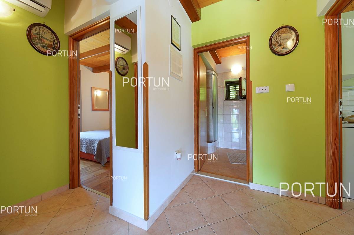 Charming stone house with two apartments in the central Istria 20856  014