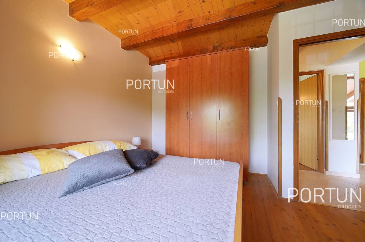 Charming stone house with two apartments in the central Istria 20856  017