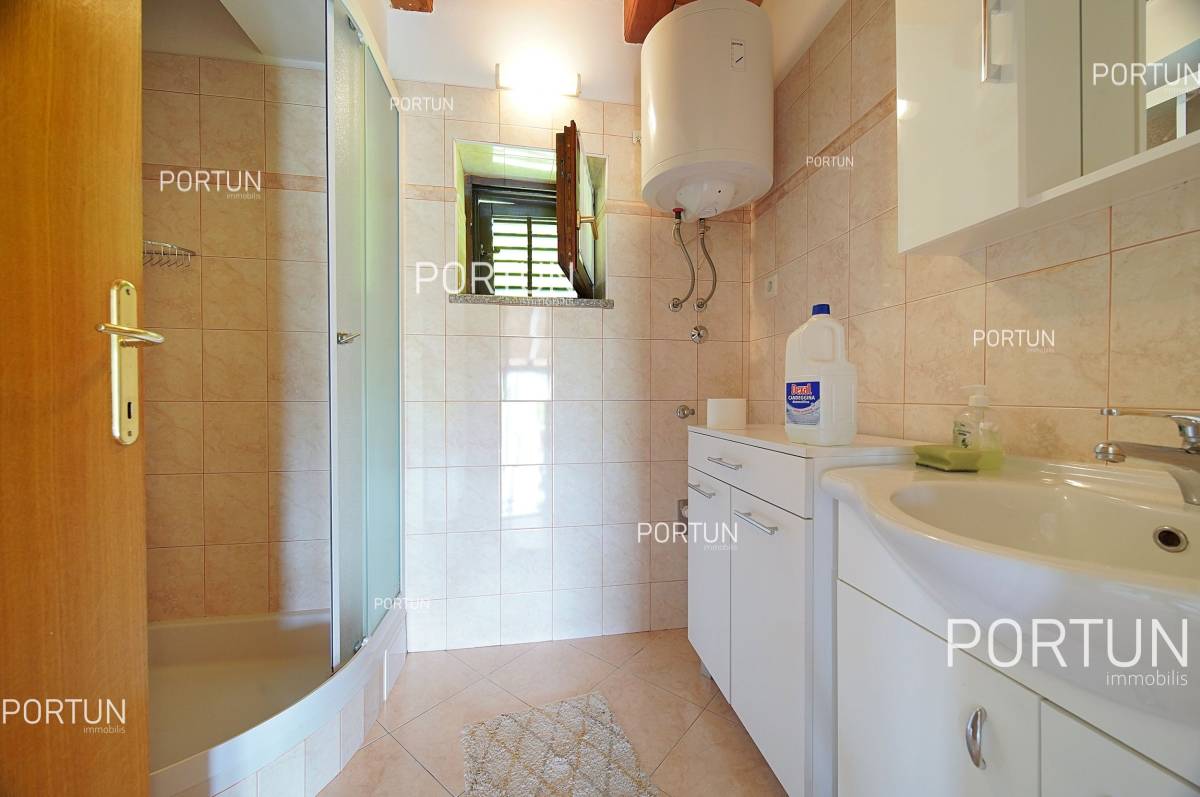 Charming stone house with two apartments in the central Istria 20856  020
