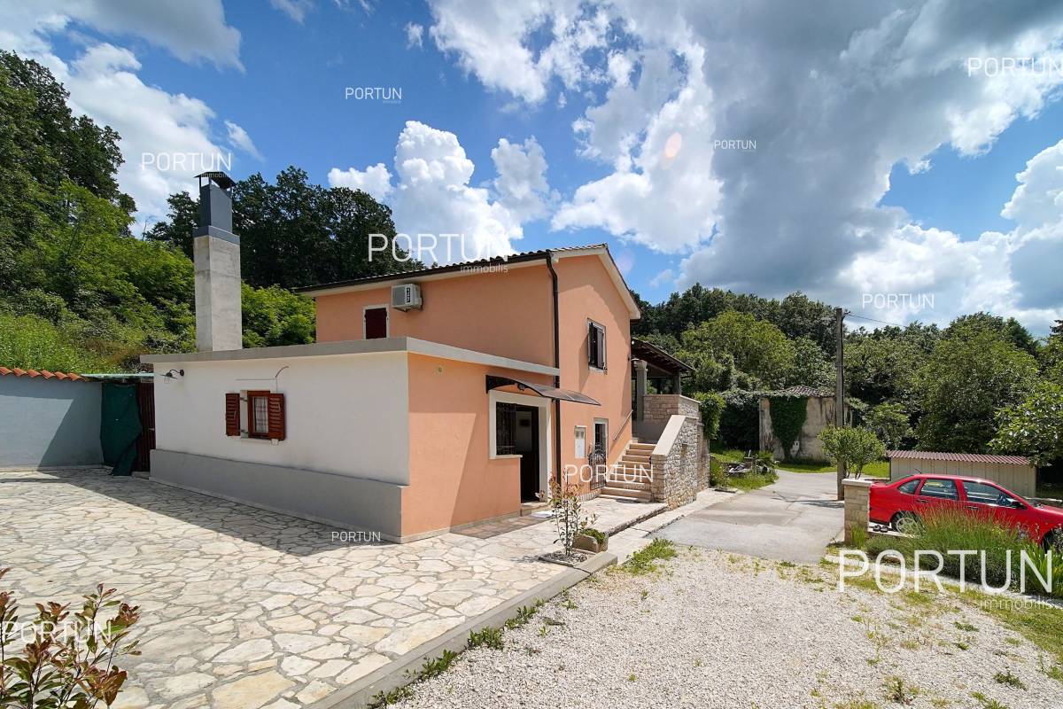Charming stone house with two apartments in the central Istria 20856  026