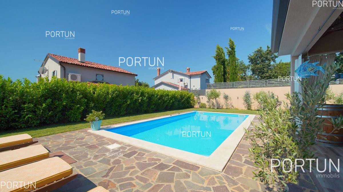 Three bedroom house with pool in the surrounding of Rovinj 02