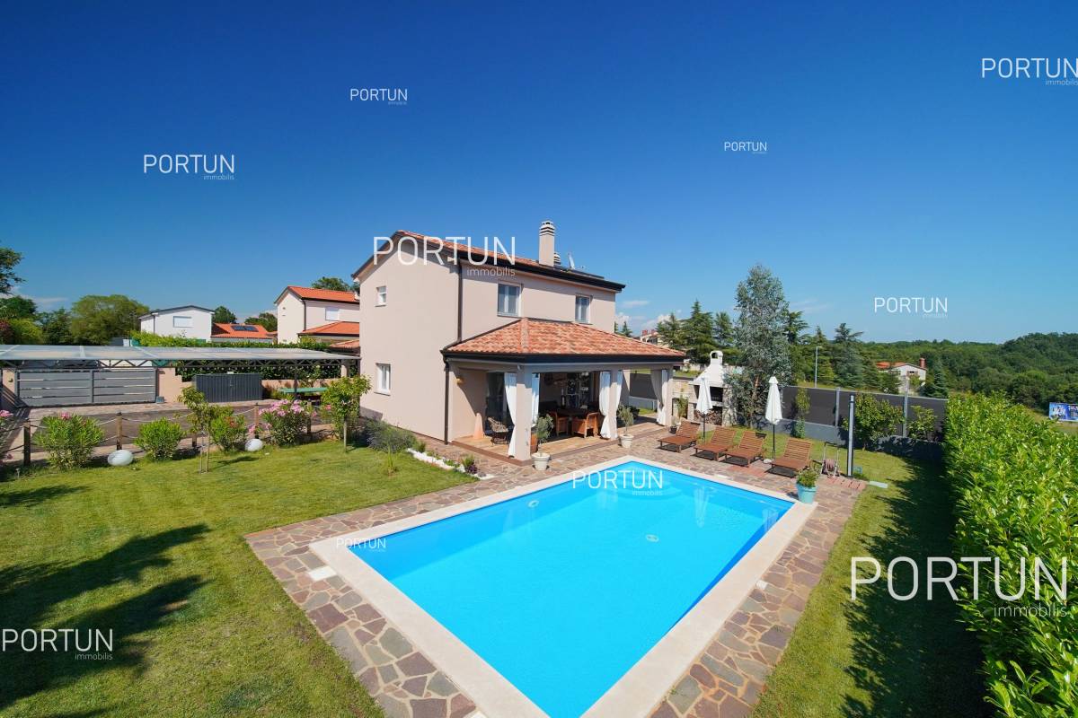 Three bedroom house with pool in the surrounding of Rovinj 04