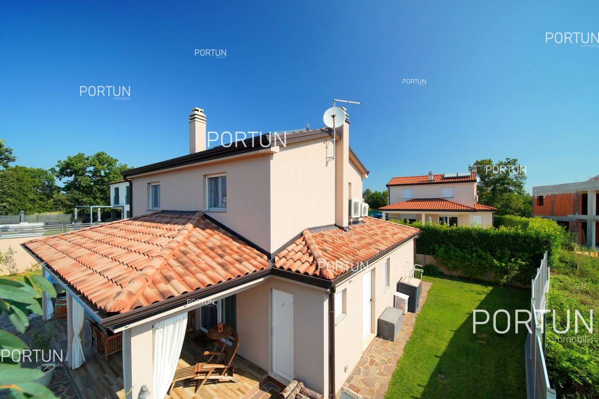 Three bedroom house with pool in the surrounding of Rovinj 08