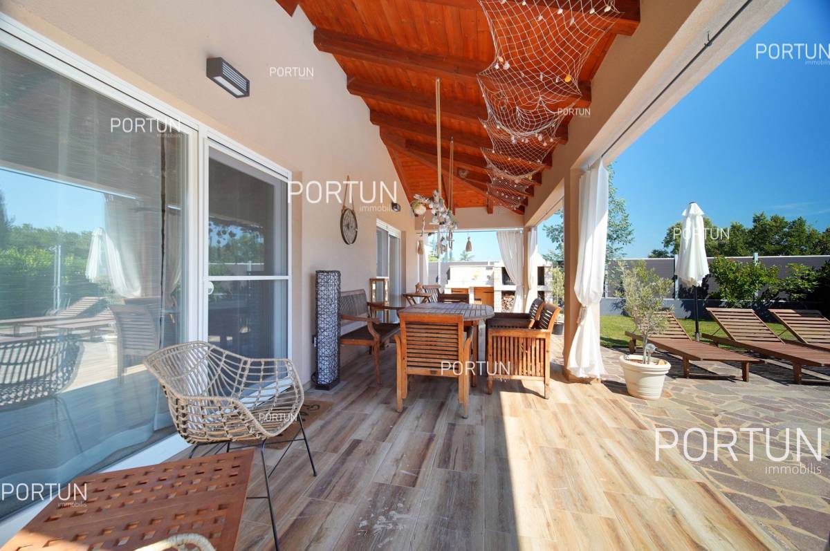 Three bedroom house with pool in the surrounding of Rovinj 24
