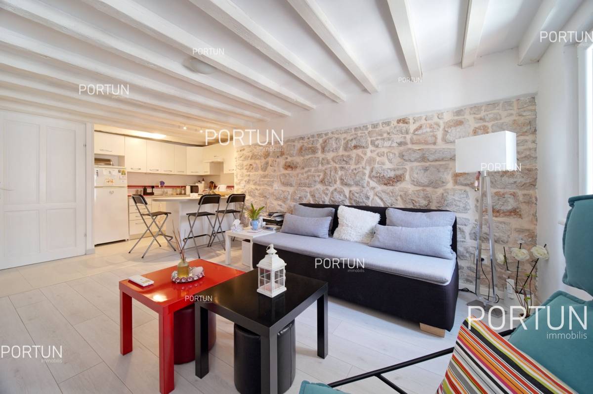 Renovated apartment near the main square in Rovinj - 10694 003