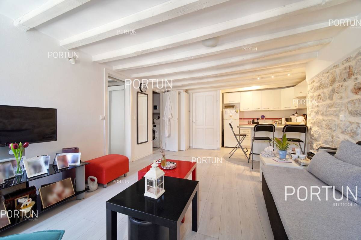 Renovated apartment near the main square in Rovinj - 10694 004