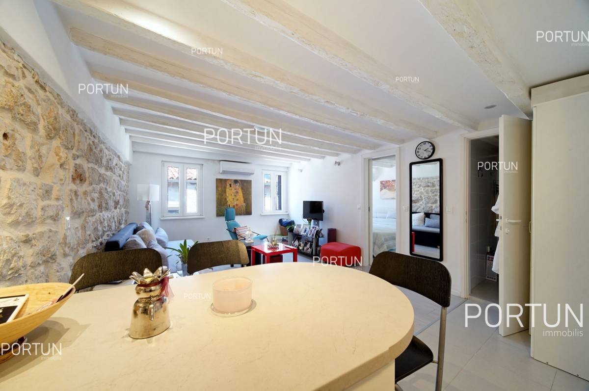Renovated apartment near the main square in Rovinj - 10694 005